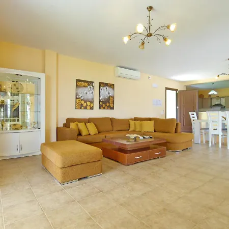 Alexandros Villa