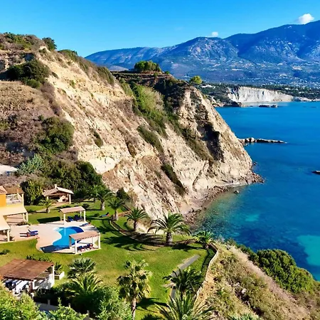 فيلة Alexandros